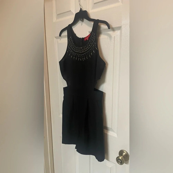 Red Saks Fifth Avenue black Romper with cutouts embellished neck Sz 6 - Picture 7 of 10